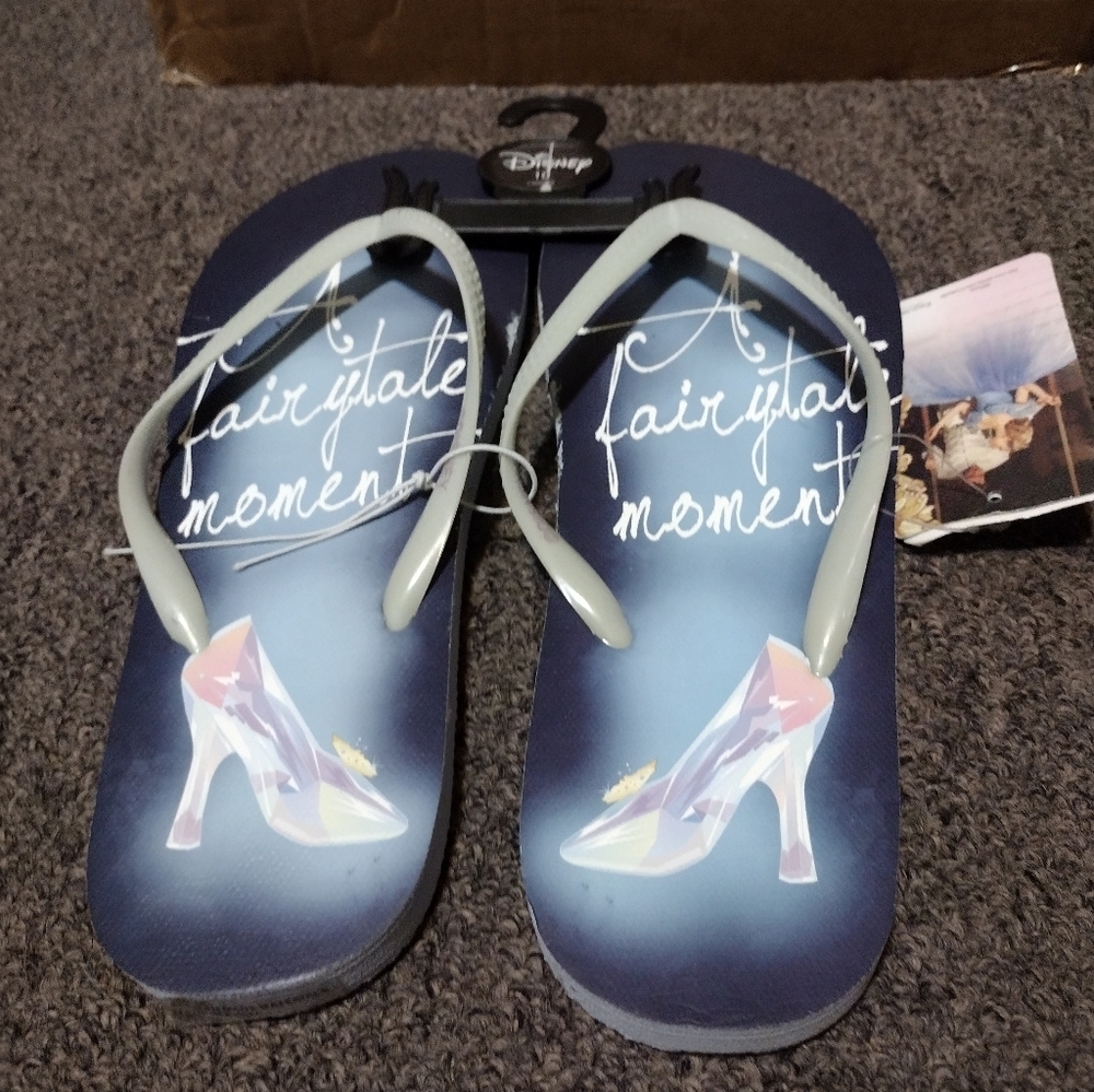 Disney Cinderella Women's Thong Flip Flops Size 10 - Picture 3 of 5